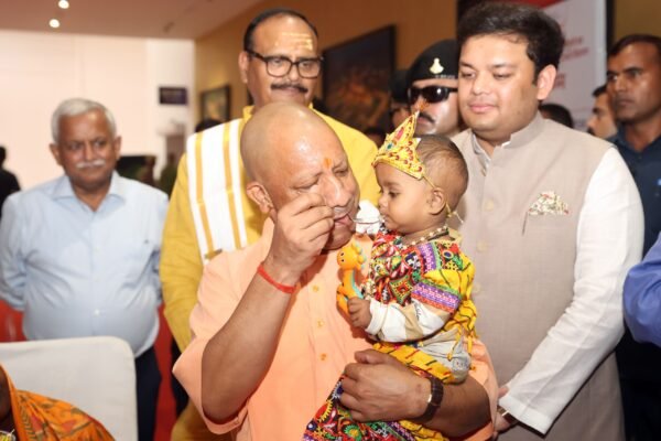 रसोइया सामाजिक सुरक्षा के तहत मुख्यमंत्री योगी के समक्ष हुआ एमओयू