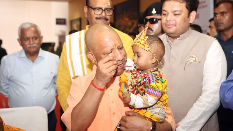 रसोइया सामाजिक सुरक्षा के तहत मुख्यमंत्री योगी के समक्ष हुआ एमओयू