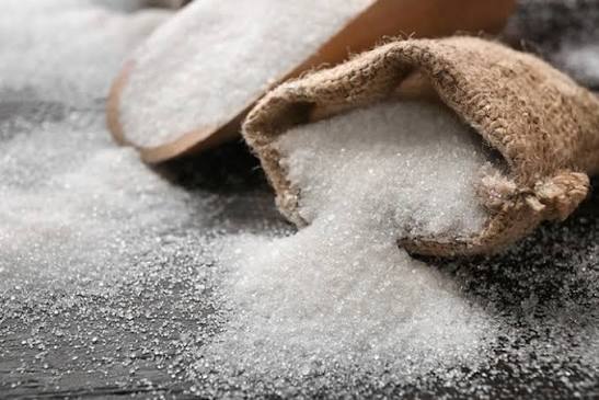 त्योहारों में मिठास बरकरार: चीनी की कीमतों पर सरकार के सख्त कदमों की पूरी कहानी