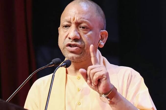 CM योगी का बड़ा दावा- यूपी में 7 महीने का चीनी स्टॉक, 15 अक्टूबर से फिर शुरू होंगी मिलें