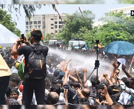 रांची में छात्रों का हंगामा! विधानसभा के पास लाठीचार्ज, वाटर कैनन से भी नहीं माने प्रदर्शनकारी