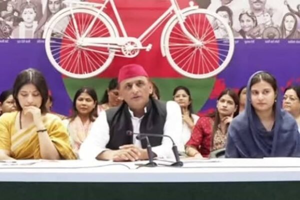 यूपी चुनाव से पहले सपा का बड़ा दांव, महिलाओं को हर साल 40 हजार रुपये देने का ऐलानvidh