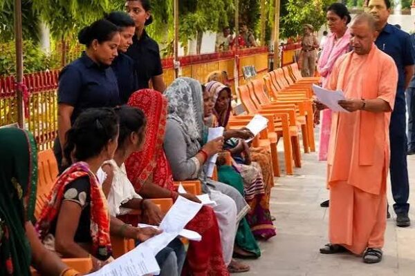 योगी सरकार का महिलाओं को बड़ा तोहफा! 50 हजार रुपये देने की तैयारी, पहली किस्त 20 हजार