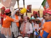 PM मोदी के जन्मदिन पर पटना में अनोखा आयोजन, 76 किलो दूध से कटआउट का हुआ दुग्धाभिषेक