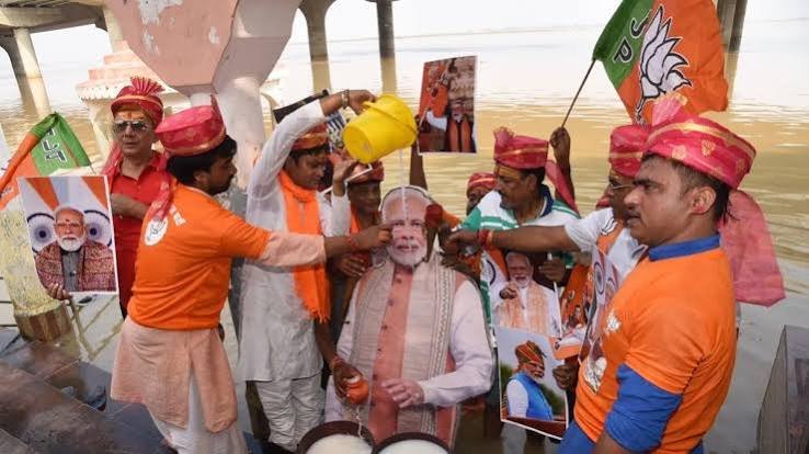 PM मोदी के जन्मदिन पर पटना में अनोखा आयोजन, 76 किलो दूध से कटआउट का हुआ दुग्धाभिषेक