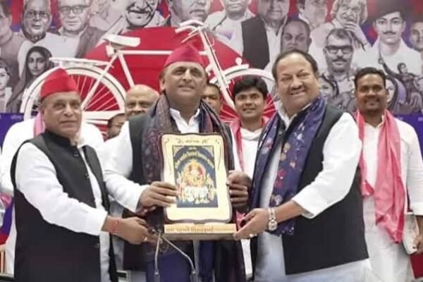 UP Election 2027: अखिलेश यादव का बड़ा वादा, विश्वकर्मा जयंती पर छुट्टी और रिवर फ्रंट पर मंदिर