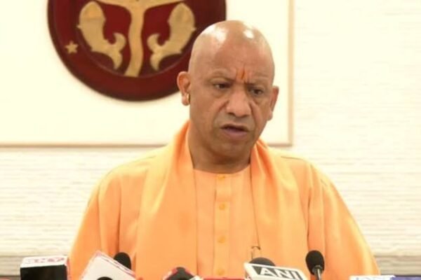 SIR पर विपक्ष को CM योगी का जवाब, बोले- भ्रम फैलाकर संवैधानिक संस्थाओं को कमजोर कर रहे