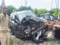 आगरा-लखनऊ एक्सप्रेसवे पर भीषण हादसा, इटावा DFO विकास नायक और चालक की मौत