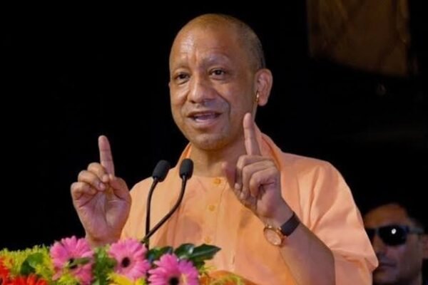 जनता दर्शन में CM योगी ने सुनीं 150 लोगों की फरियाद, अधिकारियों को त्वरित समाधान के निर्देश
