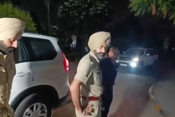 अमृतसर में ASI पर फायरिंग, सिर में लगी गोली; घायल हालत में खुद बाइक चलाकर पहुंचा थाने