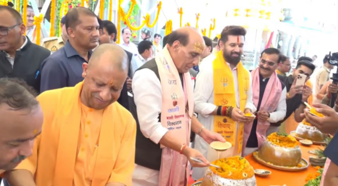 PM मोदी के जन्मदिन पर काशी विश्वनाथ धाम में विशेष पूजा, योगी-राजनाथ समेत दिग्गजों ने की दीर्घायु की कामना