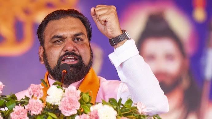 सनातन धर्म सम्मेलन में CM का हुंकार, धर्म और राष्ट्र के मुद्दे पर दिया बड़ा संदेश