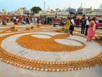 दीपोत्सव के लिए कुम्हार परिवारों को मिले बड़े ऑर्डर, युवा भी पारंपरिक काम से जुड़कर बना रहे भविष्य
