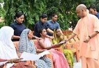 जनता दर्शन में CM योगी ने सुनीं 200 लोगों की समस्याएं, अधिकारियों को दिए सख्त निर्देश