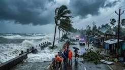 आंध्र प्रदेश में चक्रवाती तूफान,तेज हवाओं और भारी बारिश से जनजीवन प्रभावित होने की आशंका। प्रशासन ने लोगों से सतर्क रहने की अपील की।
