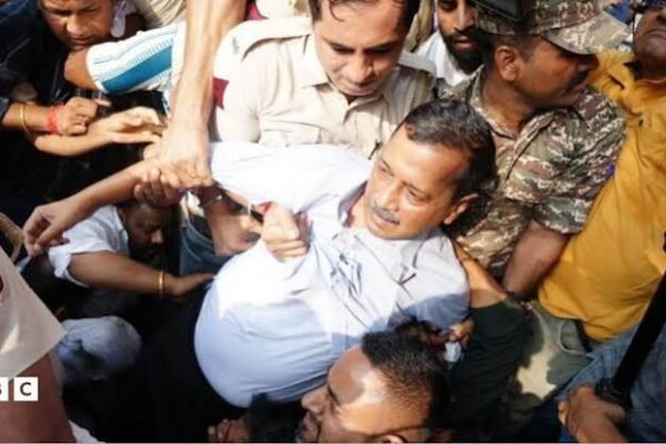 CJP प्रदर्शन के बीच दिल्ली में सियासी घमासान, अरविंद केजरीवाल और ममता बनर्जी हिरासत में; 600 से ज्यादा लोग डिटेन
