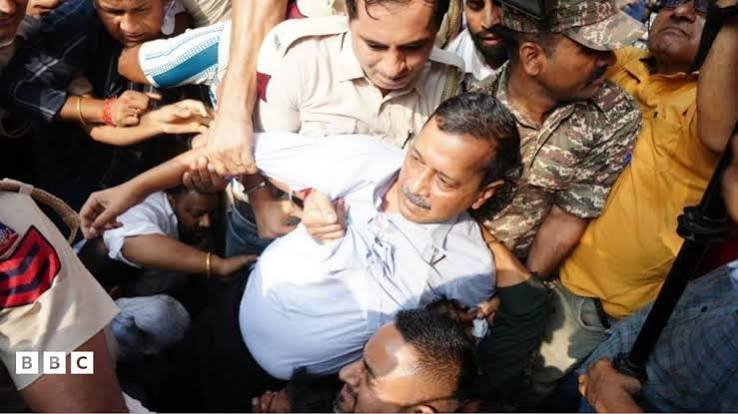 CJP प्रदर्शन के बीच दिल्ली में सियासी घमासान, अरविंद केजरीवाल और ममता बनर्जी हिरासत में; 600 से ज्यादा लोग डिटेन