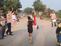 गोंडा की 7 साल की अनामिका का कमाल, तिरंगा लेकर 30 KM दौड़ी