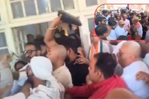 यूपी कांग्रेस में घमासान! अजय राय और ममता चौधरी के समर्थक भिड़े, जूते तक निकले