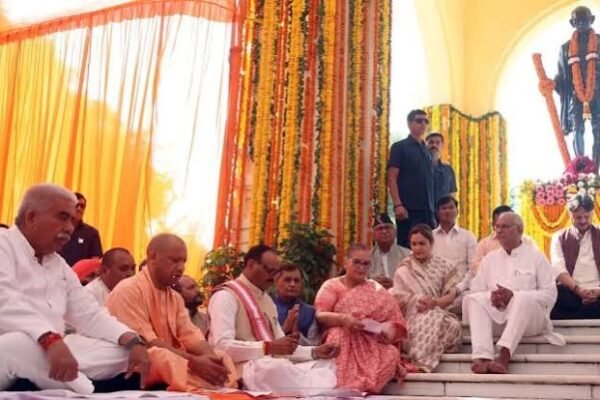 यूपी में खादी के कपड़ों पर 25% छूट, CM योगी ने 30 जनवरी 2027 तक किया ऐलान