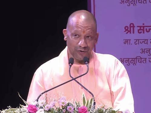 4.60 लाख छात्रों को 148 करोड़ की छात्रवृत्ति, CM योगी बोले- पैसों के अभाव में नहीं छूटेगी पढ़ाई