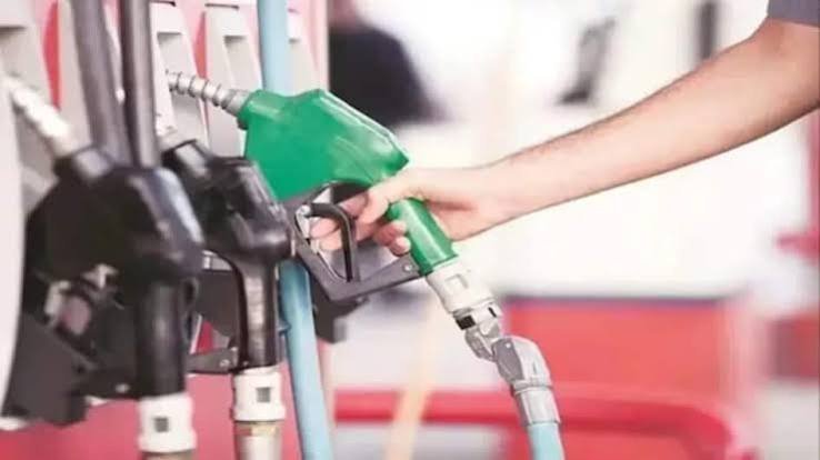 पेट्रोल ₹5 और डीजल ₹3 महंगा, नायरा एनर्जी ने बढ़ाए ईंधन के दाम