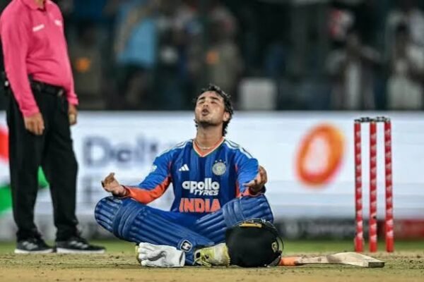 अभिषेक शर्मा की वनडे टीम में एंट्री की मांग तेज, क्या रोहित शर्मा की जगह लेने को हैं तैयार?